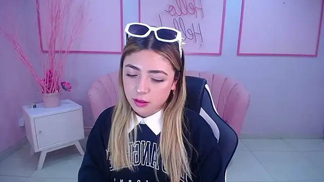 channel blonde a online show from December 2024 04:58:01 PM