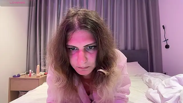 Alice Pinkhead online show from December 2025 06:00:01 AM