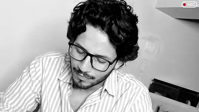 Nicholasrodrii online show from March 2025 09:36:02 PM