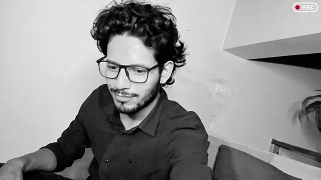 Nicholasrodrii online show from March 2025 11:00:02 PM