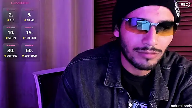 Nicholasrodrii online show from October 2025 11:21:02 PM