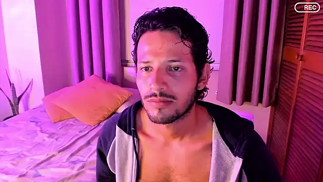 Nicholasrodrii online show from December 2025 01:02:01 AM