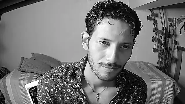 Nicholasrodrii online show from June 2026 10:42:01 PM