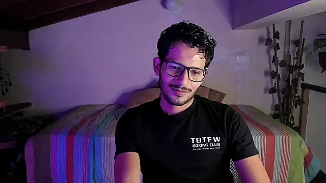 Nicholasrodrii online show from July 2026 08:33:02 PM