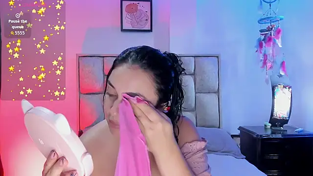 Snapshot of brianaGuzman chatting on February 2026 07:04:01 PM brianaGuzman online show from February 2026 07:04:01 PM