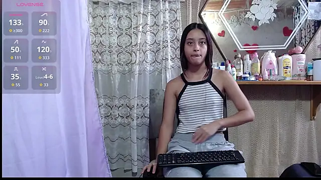 Lunawillis online show from September 2025 07:52:01 PM