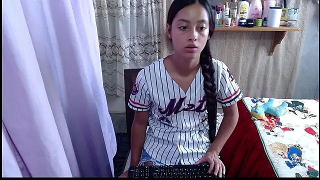 Lunawillis online show from November 2025 05:57:01 PM