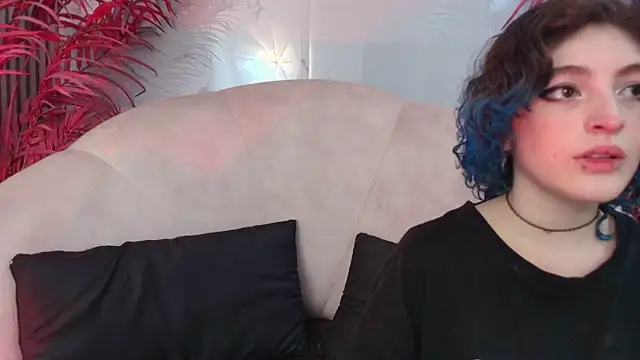 Snapshot of EvaHalsey chatting on October 2025 07:40:01 PM EvaHalsey online show from October 2025 07:40:01 PM