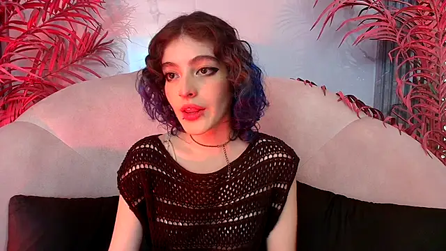 Snapshot of EvaHalsey chatting on October 2025 07:47:02 PM EvaHalsey online show from October 2025 07:47:02 PM