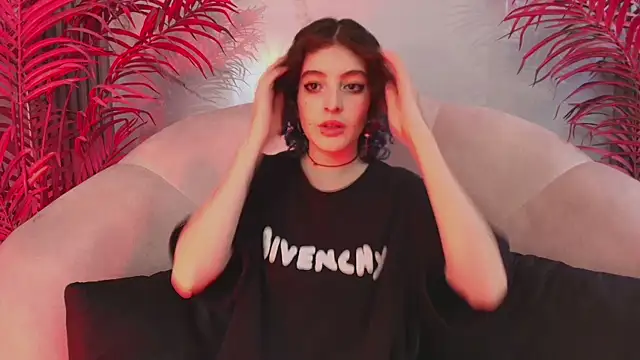 Snapshot of EvaHalsey chatting on November 2025 07:56:01 PM EvaHalsey online show from November 2025 07:56:01 PM