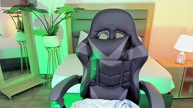 Snapshot of irantzu_hank chatting on January 2025 12:19:02 PM irantzu hank online show from January 2025 12:19:02 PM