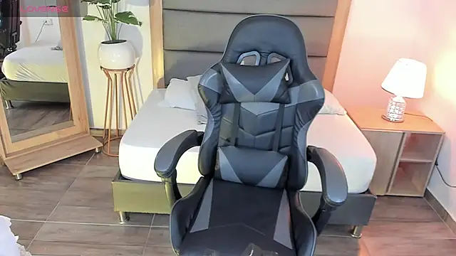 Snapshot of irantzu_hank chatting on February 2025 12:32:01 PM irantzu hank online show from February 2025 12:32:01 PM