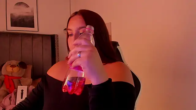 Snapshot of Alaia_Cute chatting on December 2024 05:40:02 AM Alaia Cute online show from December 2024 05:40:02 AM