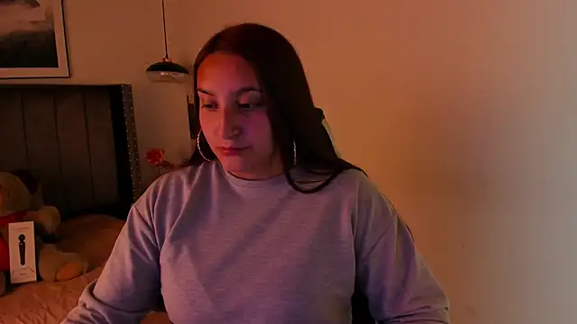 Snapshot of Alaia_Cute chatting on December 2024 02:21:02 AM Alaia Cute online show from December 2024 02:21:02 AM