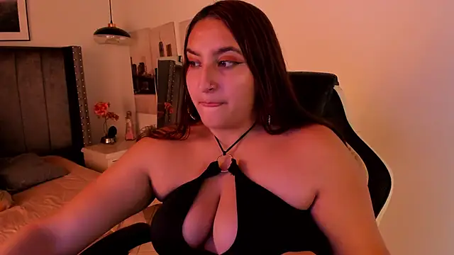 Snapshot of Alaia_Cute chatting on December 2024 07:06:02 AM Alaia Cute online show from December 2024 07:06:02 AM