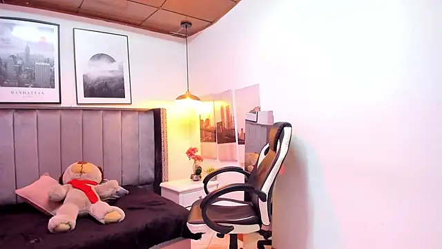 Snapshot of Alaia_Cute chatting on January 2025 06:33:02 PM Alaia Cute online show from January 2025 06:33:02 PM