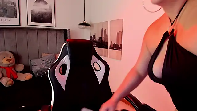 Snapshot of Alaia_Cute chatting on February 2025 12:29:02 AM Alaia Cute online show from February 2025 12:29:02 AM