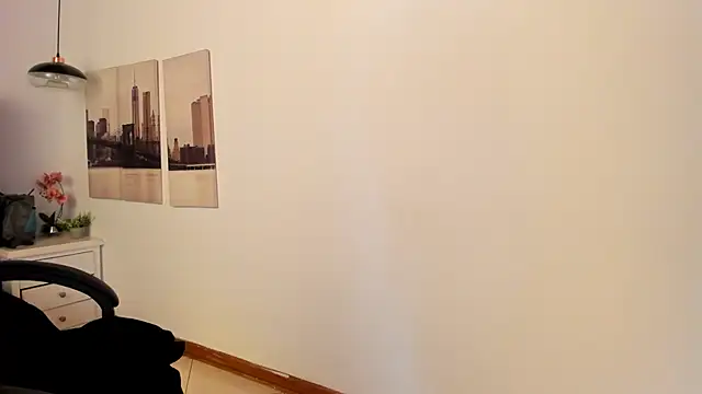 Snapshot of Alaia_Cute chatting on March 2025 02:43:02 AM Alaia Cute online show from March 2025 02:43:02 AM