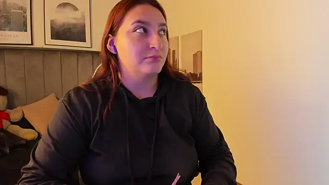 Snapshot of Alaia_Cute chatting on March 2025 02:27:01 AM Alaia Cute online show from March 2025 02:27:01 AM