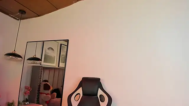 Snapshot of Alaia_Cute chatting on September 2025 03:17:01 AM Alaia Cute online show from September 2025 03:17:01 AM