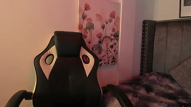 Snapshot of Alaia_Cute chatting on September 2025 02:17:01 AM Alaia Cute online show from September 2025 02:17:01 AM