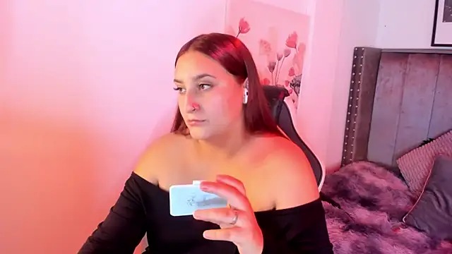 Snapshot of Alaia_Cute chatting on October 2025 03:18:01 AM Alaia Cute online show from October 2025 03:18:01 AM