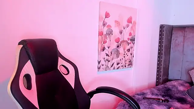 Snapshot of Alaia_Cute chatting on October 2025 03:06:02 AM Alaia Cute online show from October 2025 03:06:02 AM