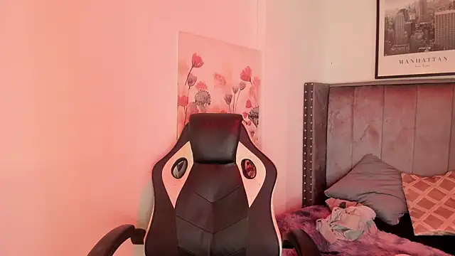 Snapshot of Alaia_Cute chatting on November 2025 03:40:02 AM Alaia Cute online show from November 2025 03:40:02 AM