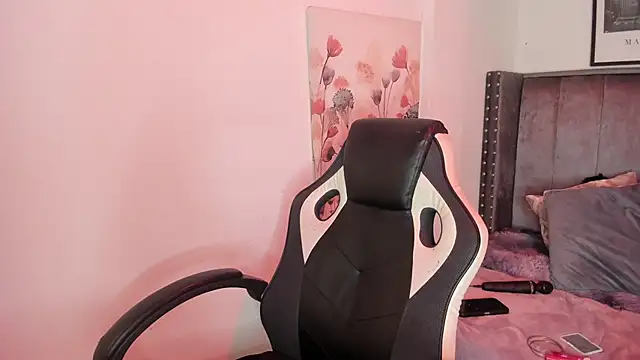 Snapshot of Alaia_Cute chatting on November 2025 04:12:01 AM Alaia Cute online show from November 2025 04:12:01 AM