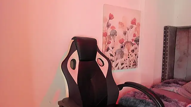 Snapshot of Alaia_Cute chatting on December 2025 03:04:01 AM Alaia Cute online show from December 2025 03:04:01 AM