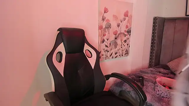 Snapshot of Alaia_Cute chatting on December 2025 03:13:01 AM Alaia Cute online show from December 2025 03:13:01 AM