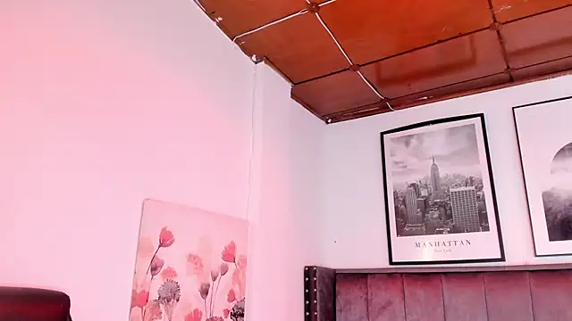 Snapshot of Alaia_Cute chatting on January 2026 04:03:01 AM Alaia Cute online show from January 2026 04:03:01 AM