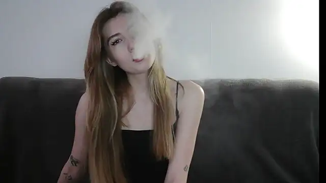 ErikaShyy online show from December 2024 12:15:02 PM