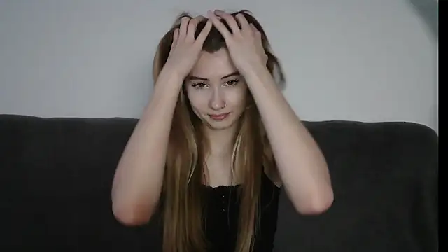 ErikaShyy online show from December 2024 01:10:02 PM