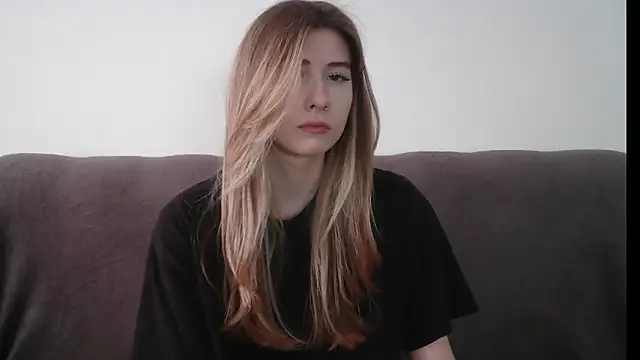 ErikaShyy online show from February 2025 11:10:02 AM