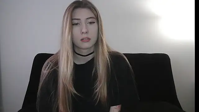 ErikaShyy online show from December 2025 10:54:02 AM