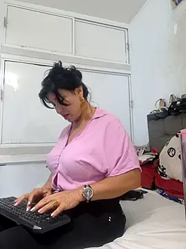 Snapshot of katysquirtdirty chatting on May 2026 11:31:02 PM katysquirtdirty online show from May 2026 11:31:02 PM