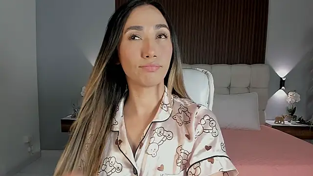 Snapshot of Emma23__ chatting on June 2026 05:28:01 AM Emma23 online show from June 2026 05:28:01 AM