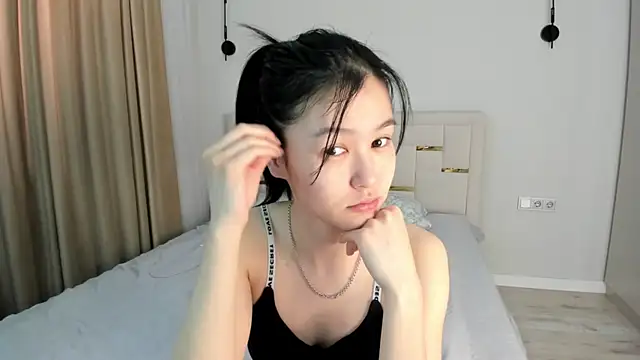 Lola Peach online show from March 2026 05:18:01 AM