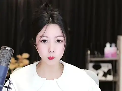 Nuyoah-77 online show from March 2025 07:06:01 PM