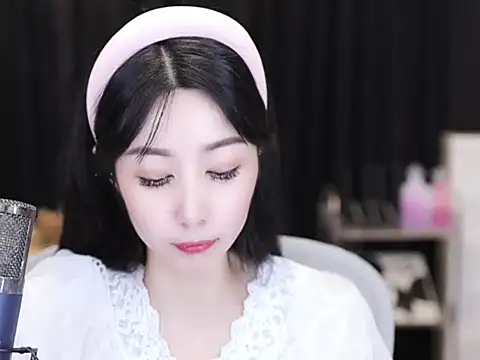 Nuyoah-77 online show from September 2025 04:07:01 PM