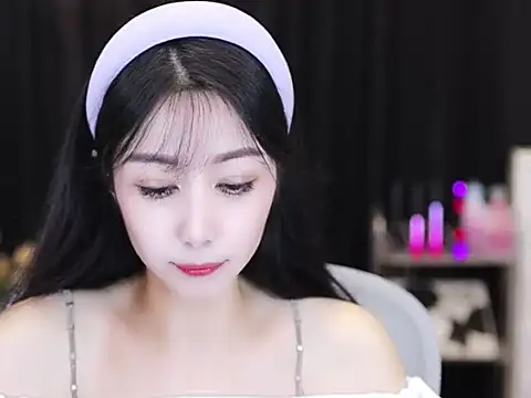 Nuyoah-77 online show from September 2025 04:51:01 PM