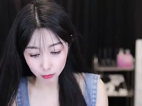 Nuyoah-77 online show from September 2025 04:00:01 PM