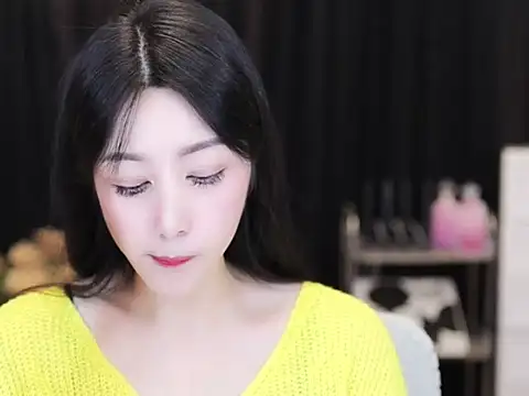 Nuyoah-77 online show from October 2025 04:03:02 PM