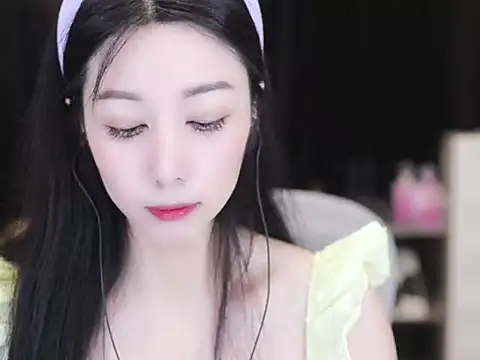 Nuyoah-77 online show from October 2025 04:04:02 PM