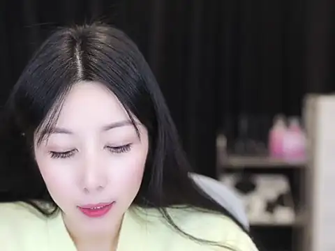 Nuyoah-77 online show from November 2025 06:39:01 PM