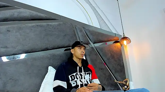 Noah Tokisha online show from December 2024 04:03:02 AM