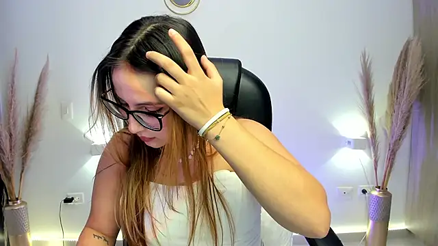 RyliieHunter online show from December 2024 04:56:01 AM