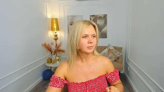 AgathaKlouin online show from May 2026 06:09:01 PM