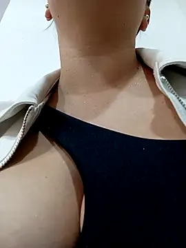 Lesly 10- online show from October 2025 06:52:01 PM